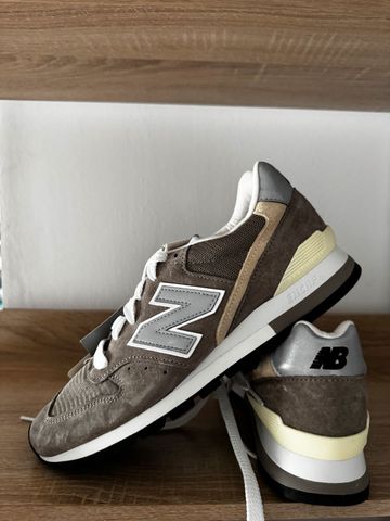Used New Balance 996 Running Shoes