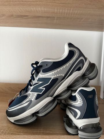 Used New Balance 2000 Abzorb Running Shoes