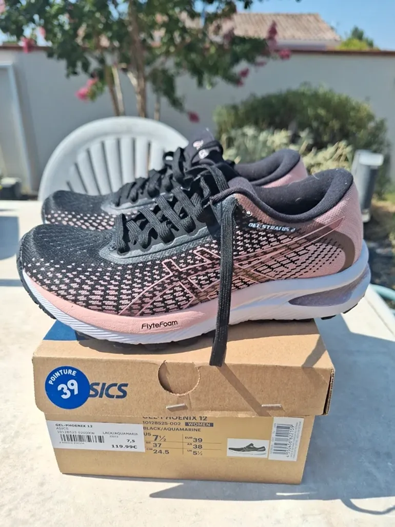 Used Asics Running Shoes bike — image 2 of 5