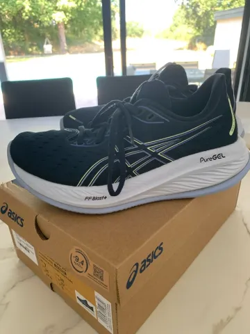Used Asics Gel-Cumulus 26 Running Shoes