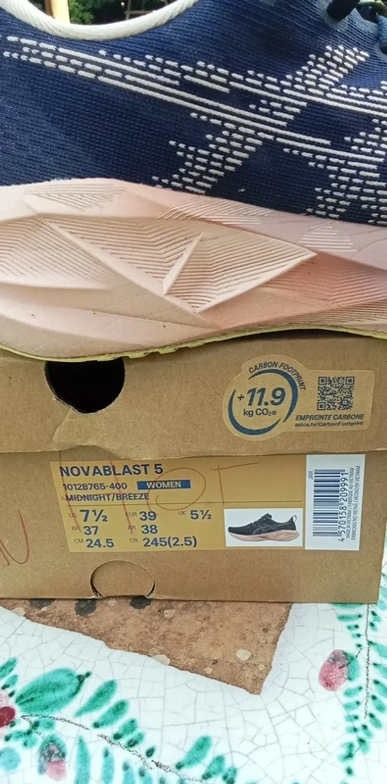 Used Asics Novablast 5 W bike — image 3 of 3