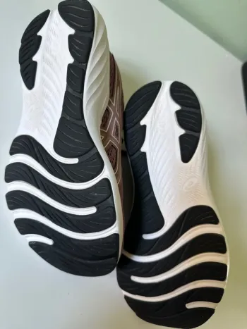 Used Asics Gel Contend 9 bike — image 5 of 8