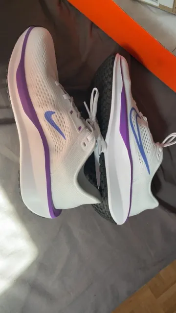 Used Nike Quest 6 Running Shoes