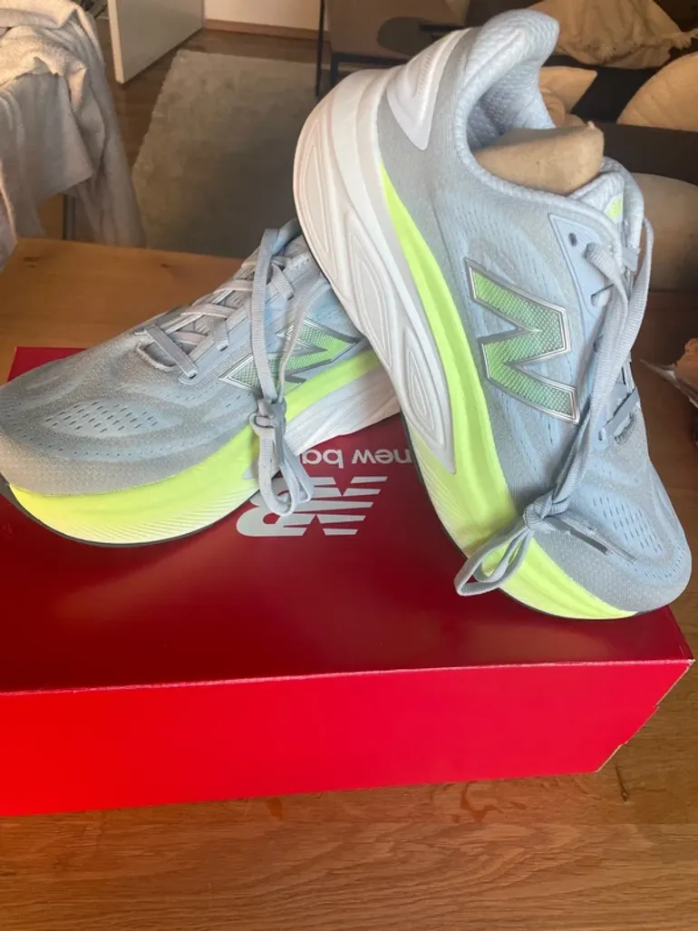 Used New Balance Fresh Foam X More v6 bike — image 2 of 5