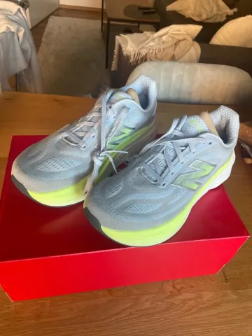 Used New Balance Fresh Foam X More v6 Running Shoes