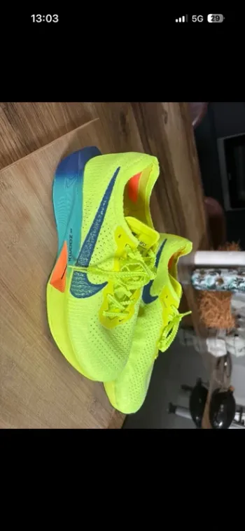 Used 100% Vaporfly 3 bike — image 4 of 8