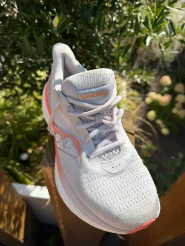 Used Saucony Triumph 25 Running Shoes