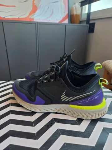 Used Odyssey React Shield Running Shoes