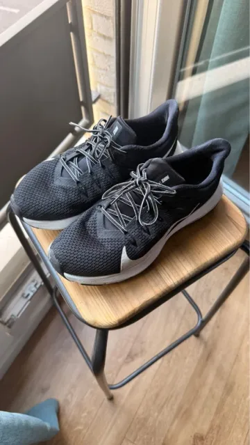 Used Nike Quest 2 Running Shoes