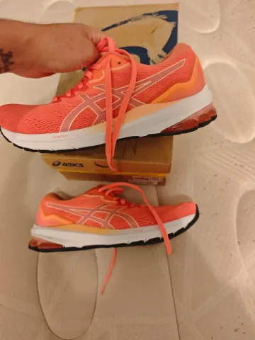 Used Asics GT-1000 11 Running Shoes