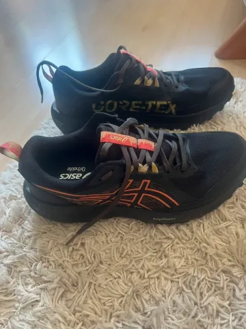 Używany Asics Gel Sonoma 8 GTX Running Shoes