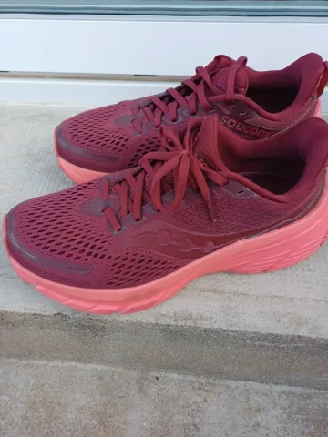 Used Saucony Guide 17 Running Shoes