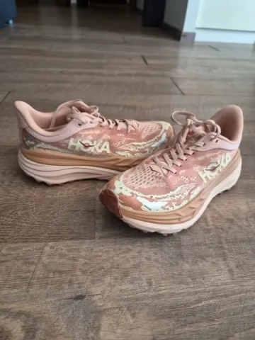 Used Rose Stinson 7 Running Shoes