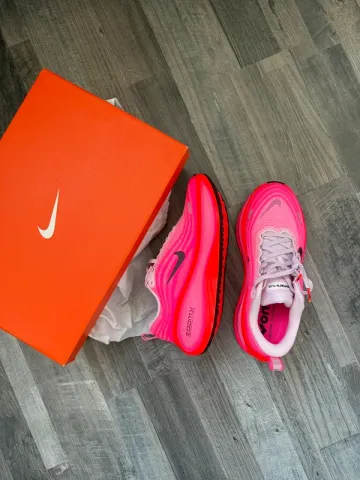 Used Nike Vomero Plus Running Shoes