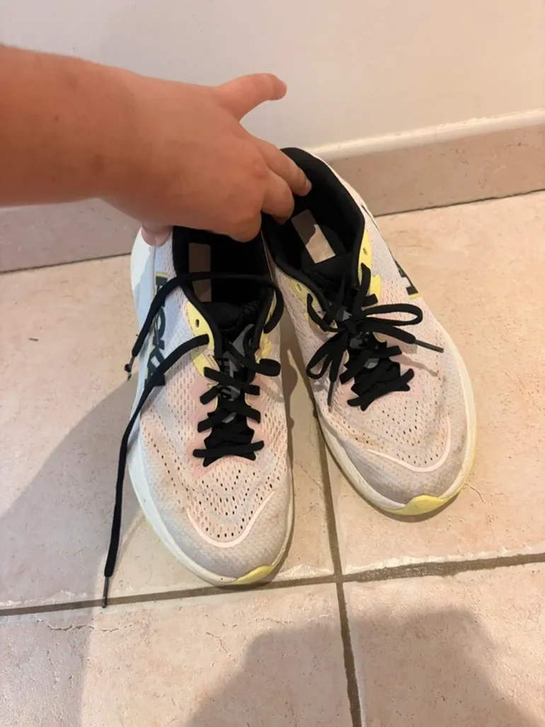Used Hoka Running Shoes bike — image 4 of 6