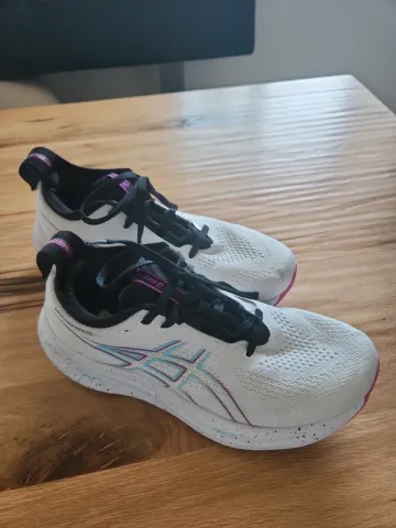 Used Asics Gel-Nimbus 26 Running Shoes