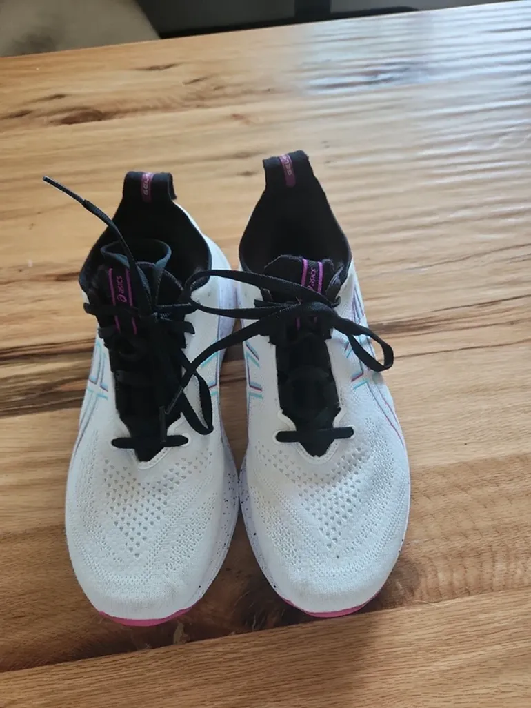 Used Asics Gel-Nimbus 26 bike — image 2 of 5