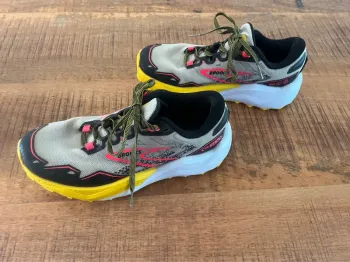 Used Brooks Running Shoes bike — image 4 of 5