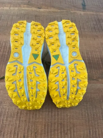 Used Brooks Running Shoes bike — image 3 of 5