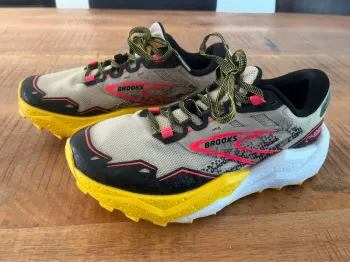 Used Brooks Running Shoes bike — image 5 of 5