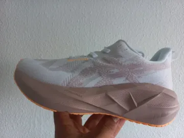 Asics Novablast 5 LE Running Shoes de segunda mano