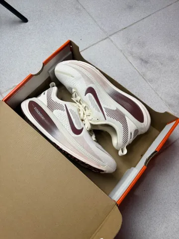 Použité Nike Vomero 18 Running Shoes