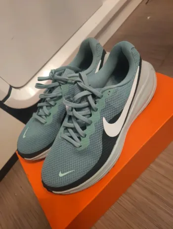 Used Nike Confort Sneakers bike — image 2 of 5