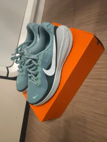 Used Nike Confort Sneakers bike — image 1 of 5