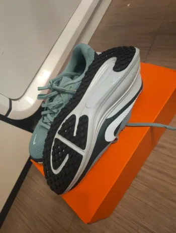 Used Nike Confort Sneakers bike — image 3 of 5