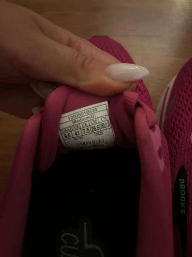 Used Brooks Running Shoes bike — image 3 of 4