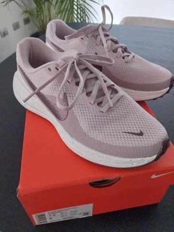 Nike Revolution 8 SE Running Shoes usato
