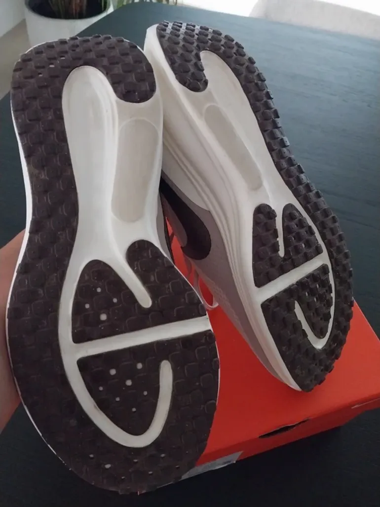 Nike Revolution 8 SE bike usato — immagine 2 di 3