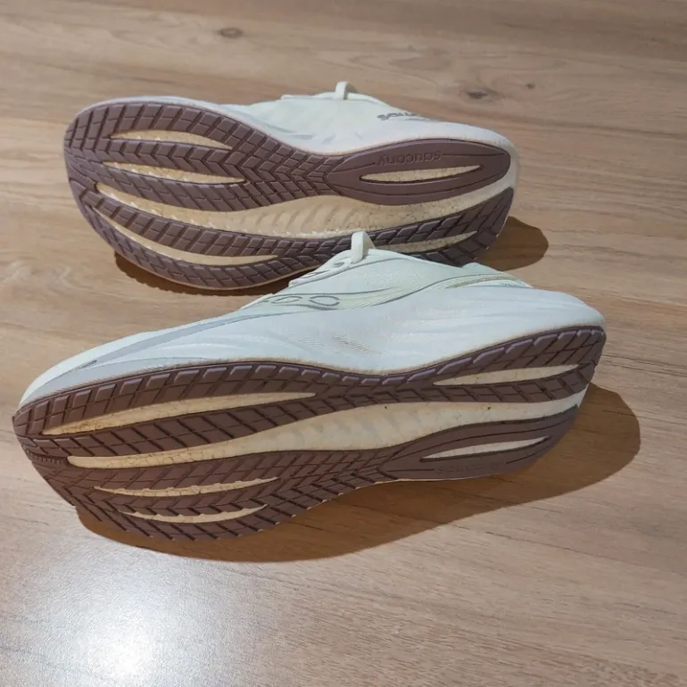 Used Saucony Running Shoes bike — image 2 of 6