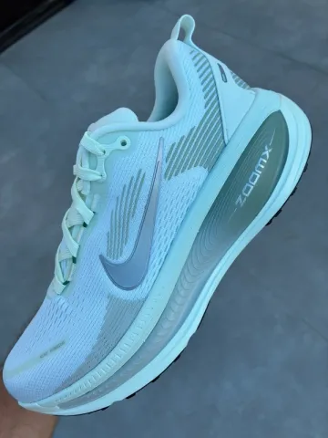 Pegasus Vomero 18 Running Shoes d'occasion