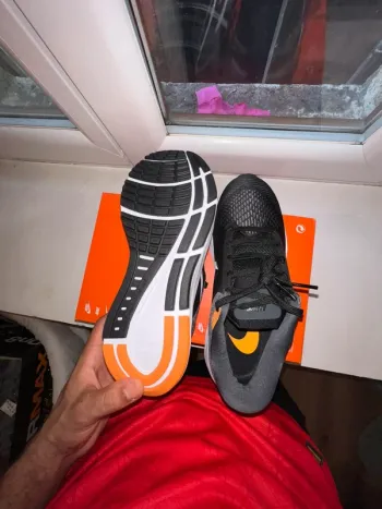 Used Nike Air Zoom Structure 24 bike — image 3 of 6