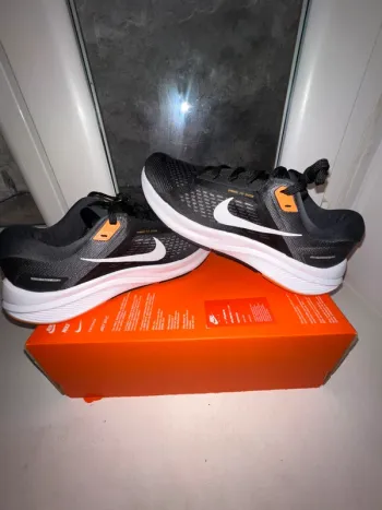 Used Nike Air Zoom Structure 24 bike — image 1 of 6