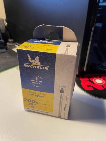 Michelin Air stop 700 2024 Tyres & Tubes d'occasion