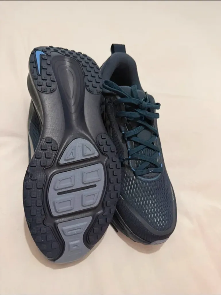 Used Nike Vomero 18 bike — image 3 of 6