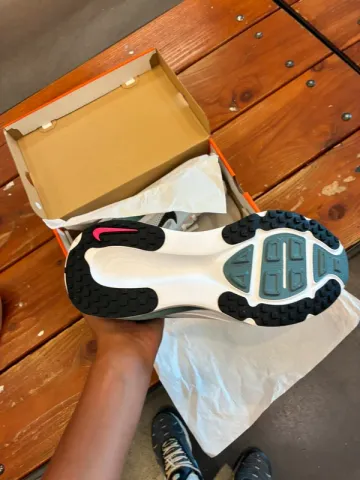 Used Nike Vomero 18 bike — image 2 of 8