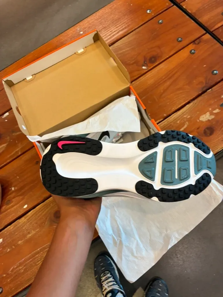 Used Nike Vomero 18 bike — image 2 of 8
