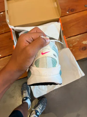 Used Nike Vomero 18 bike — image 3 of 8