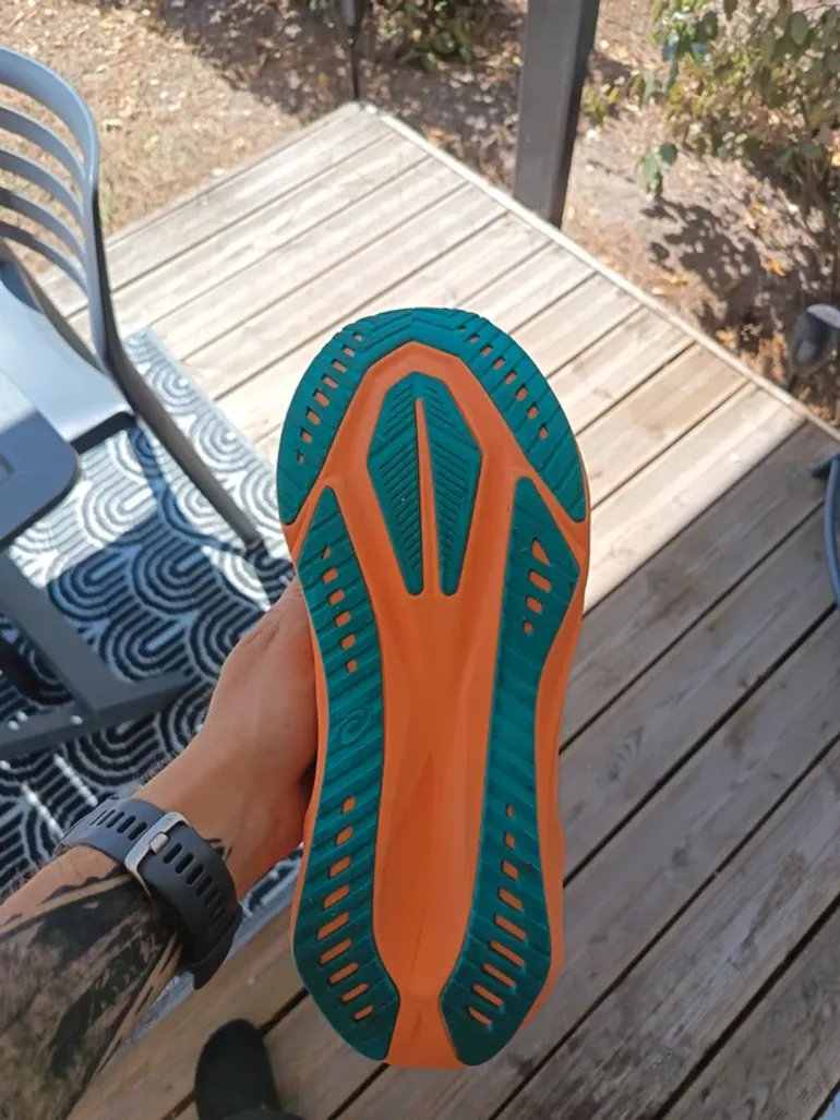 Used Asics Novablast 5 bike — image 2 of 3