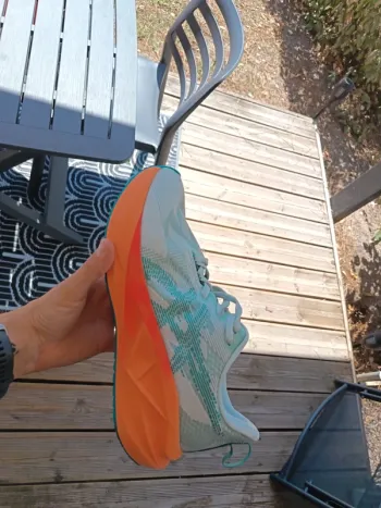 Used Asics Novablast 5 bike — image 1 of 3