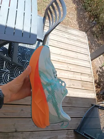 Used Asics Novablast 5 Running Shoes