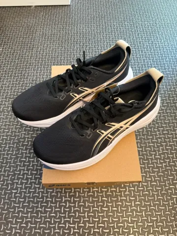 Used Asics Nimbus 28 Running Shoes