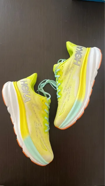 Used Lightweight Clifton 9 Running Shoes