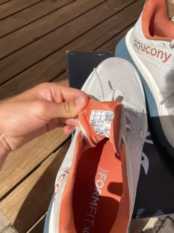 Used Saucony Running Shoes bike — image 3 of 5