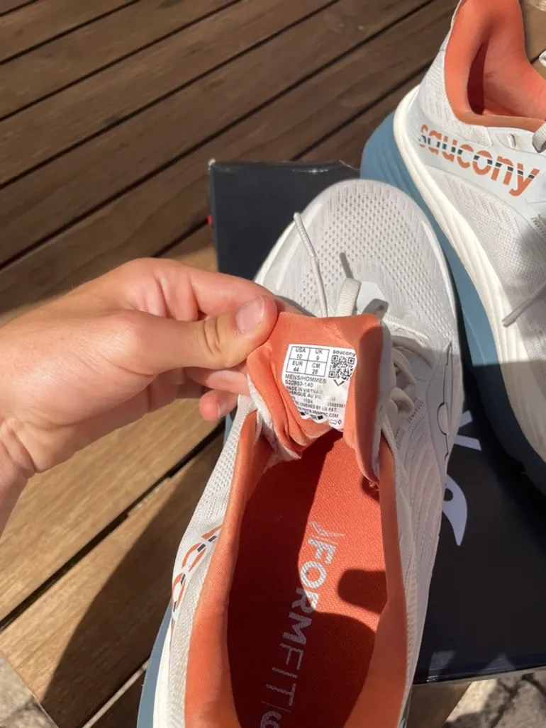 Used Saucony Running Shoes bike — image 3 of 5