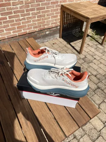 Used Saucony Running Shoes bike — image 2 of 5