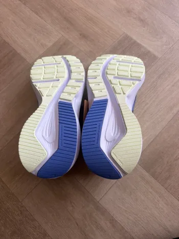 Used Nike Running Shoes bike — image 4 of 4